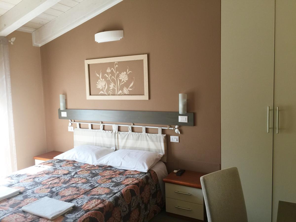 Bba2Passi Bed & Breakfast Marina di Massa Luaran gambar