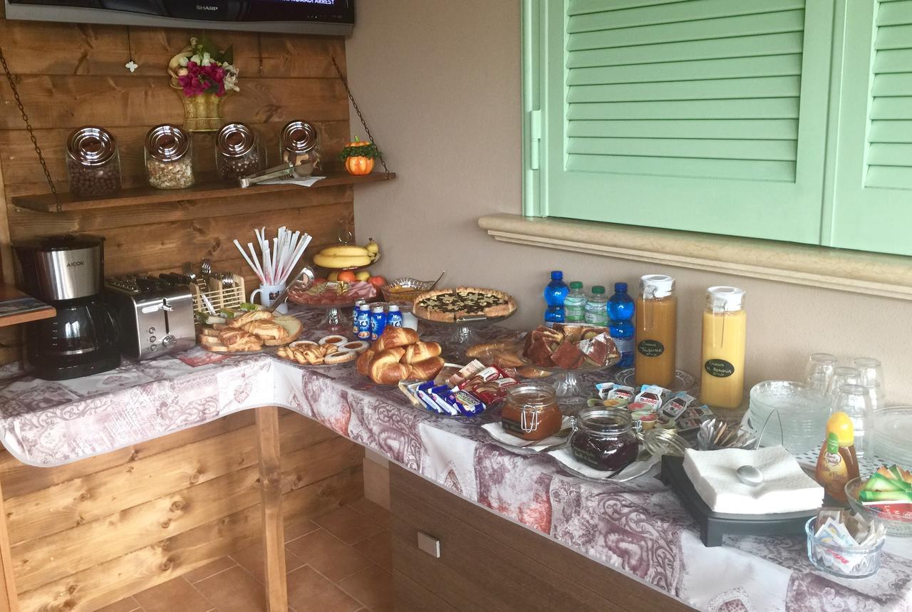 Bba2Passi Bed & Breakfast Marina di Massa Luaran gambar